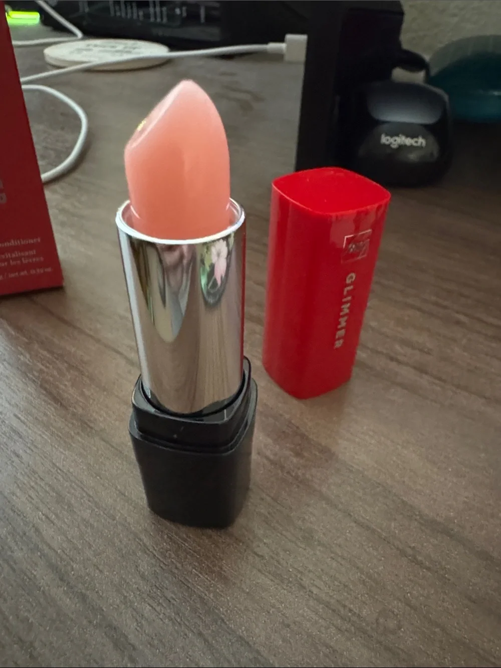 Avon fmg Glimmer Lip Conditioner